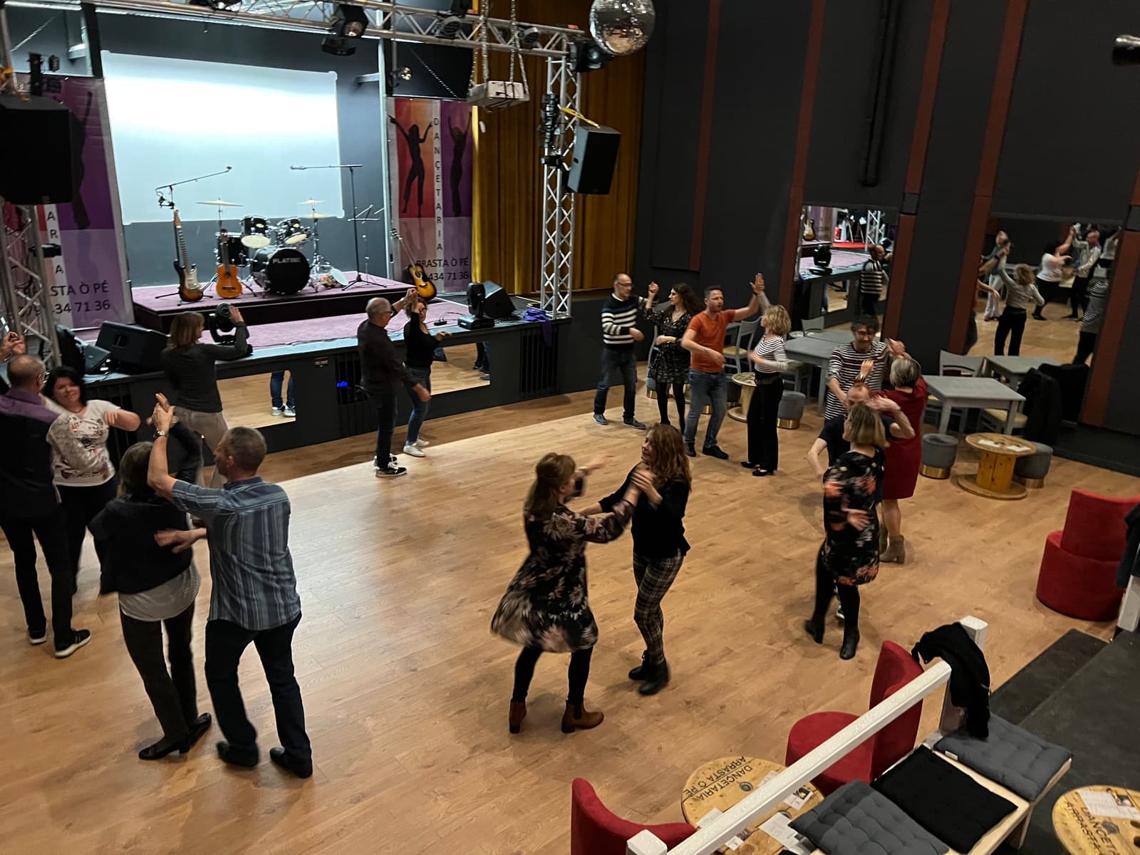 Danseurs de salsa à La Chaux-de-Fonds