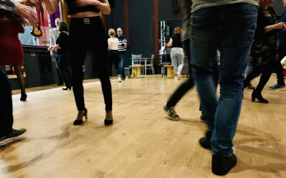 Cours salsa cubaine Rueda - La Chaux de Fonds - Dancetaria Arrasta o pe